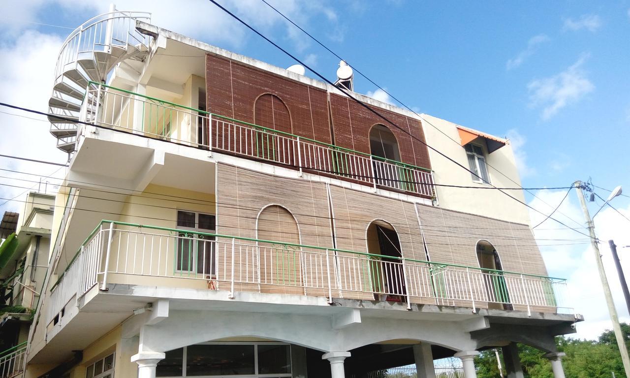 Bano Tourist Residence Grand Baie Esterno foto
