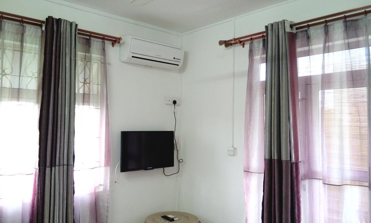 Bano Tourist Residence Grand Baie Esterno foto